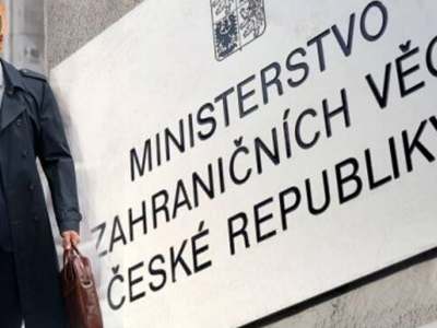 Muž s koženou brašnou nesmí projít