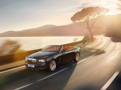 Správci silnic jezdí v Rolls-Roycech