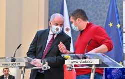 Prymula lže, Hamáček straší